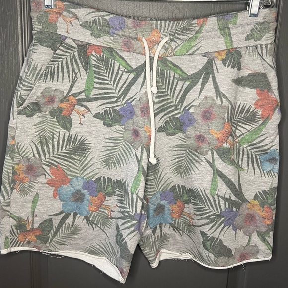 H&M - divide floral sweatshirt - Picture 1 of 3